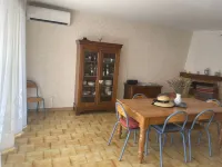 Maison à 3mn à Pied de la Plage et Restaurants et 5 du Port Avec Commerces Hotels in Carqueiranne