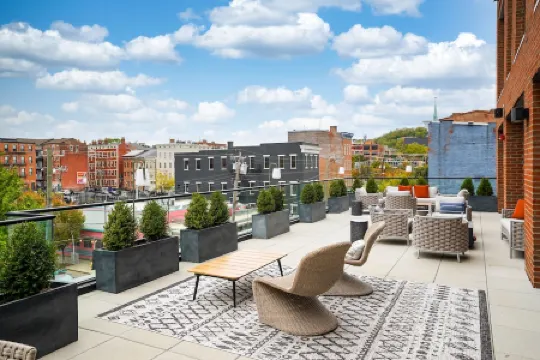 Luxury Apartment in Downtown with/Pool/Gym/Rooftop