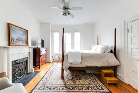 Charming Fan District Getaway Отели рядом с достопримечательностью «Университет Ричмонд»