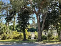 Walk to Old St Andrews from cozy bungalow on Lake Huntington: The Crow’s Nest Hotels in Panama City