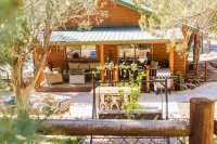 The Cabbage in Bison Ridge is minutes away from dining, hiking, and snow skiing.