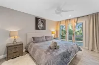 Chic Nest parent’s favorite! Irvine, Laguna, Best location!