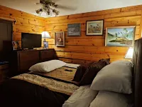 3 bedroom Log Cabin on 11 acres 3 minutes from Pipestem Resort State Park