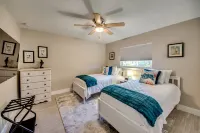 Incredible 4 BR/3 bath Villa with heated pool, kayaks, bikes, and fishing poles