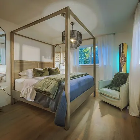 Fully Renovated Luxury Brighton Cabin w/ Hot Tub
