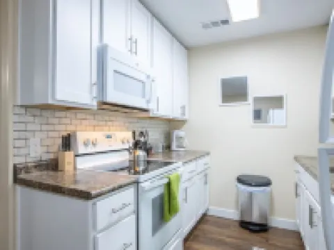Lovely 2 bedroom in Midlothian, 3 minutes from downtown. Hotels in Midlothian