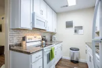 Lovely 2 bedroom in Midlothian, 3 minutes from downtown. Hotels in Midlothian