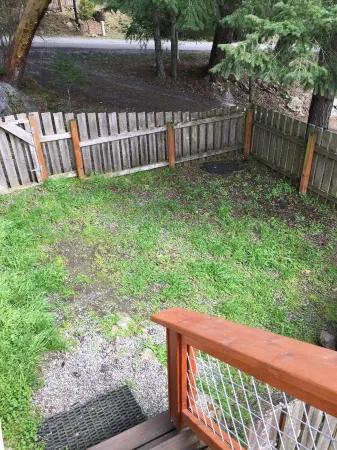 Orcas-Beautiful Modern Home- Large New Deck- Water View- Privacy- Dog Friendly Отели рядом с достопримечательностью «Summit Learning Center»