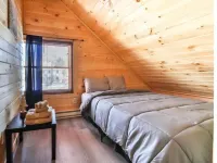 Log cabin with INDOOR POOL foot of hunter mountain  호텔