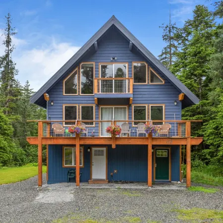 Spacious rental for 6 in lovely home with gorgeous views, minutes from resort
