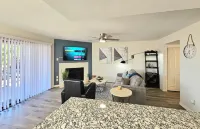 Lake life 1-bedroom,1-bath condo in peaceful Garland TX