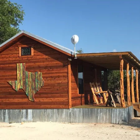 Romantic Ava Haus CABIN. 3 minutes to Main!See our other 4 Ava Haus rentals!