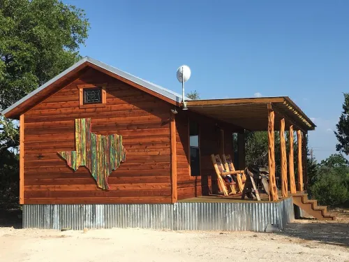 Romantic Ava Haus CABIN. 3 minutes to Main!See our other 4 Ava Haus rentals!