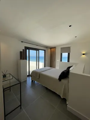 Casa Lúa in front of the sea Hotels in Comarca Norte