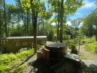 Custom-built Tiny House on forested lot near Quechee