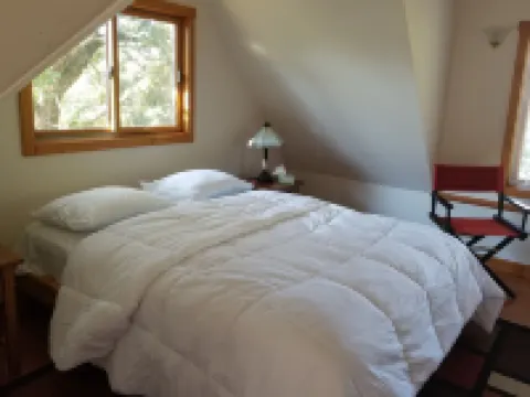 Wifi!! Big Oak Cabin, Ozarks, Hot Tub, Rivers! Hotels in Ozark County