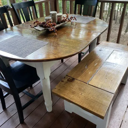 Newly furnished 3 bedroom 2 bath on the lake with covered dock