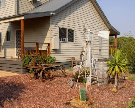 Bung Bong Hill Cottage Hotels in Maryborough