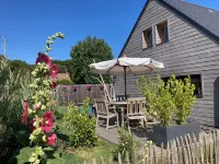 YOUR CALM AND COZY CHALET 200 M FROM THE BEACH Hotels near Juno Beach