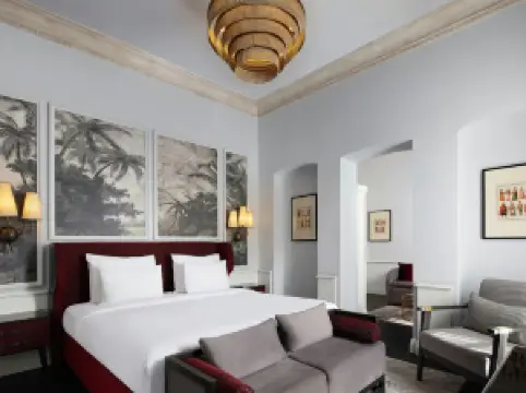 Adahan DeCamondo Pera, Autograph Collection