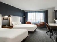 Courtyard Montreal Airport โรงแรมใกล้สนามบินมอนทรีออล ปิแอร์ อิลเลียต ทรูโด