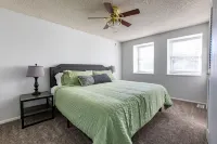 Charming 4-bedroom Townhouse  25 min from Denver Hotels near On the Dollar