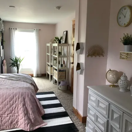 Cody's Downtown Den - DOWNTOWN - New listing & Pets Welcomed!