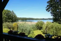 Small and very individual chalet with a special charm right on the lake... Hotel a Buckow