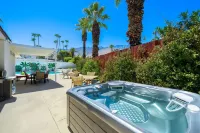 FABULOUS 5 BR/6BA ALL ENSUITE, GAMEROOM, MURAL, ART,SALTWATER POOL SPA, LOCATION