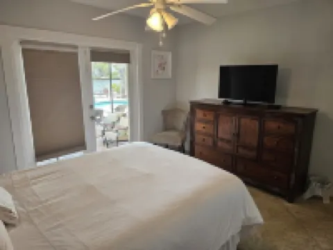 Waterfront Intercostal Family- House, walking distance to the Beach