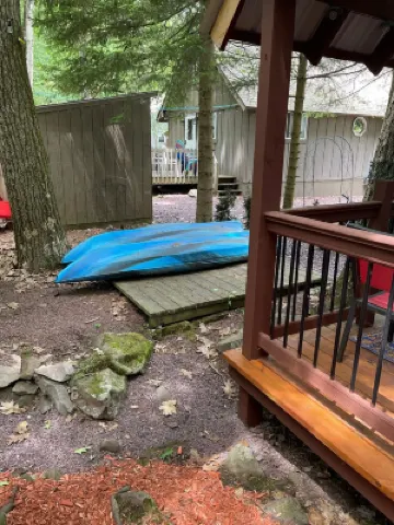 Black Bear Cozy Chalet, Lakeview, kayaks available for use