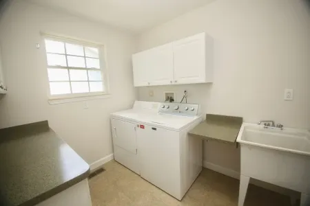 Large Bethany home private waterfront near food shops ice cream minigolf & beach