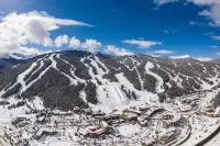 Cozy & Close-in Location, a True Ski-in and Ski Out Location! Great Snow!!