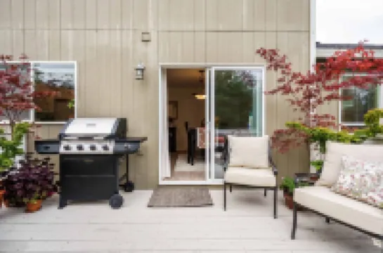 Bright Charming Home Central to Mt. Hood, the Gorge, Hood River and Vineyards