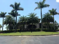 Newly updated beautiful  condo in Naples Florida on Golf Course Beach nearby