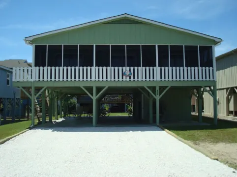 Shell House  - Less than a block to beach access and recently updated!