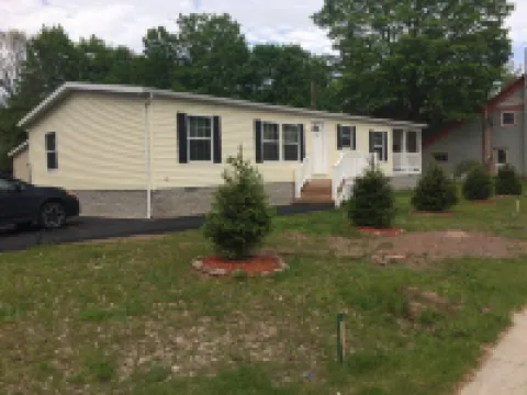 LOCATION! LOCATION!! WALK TO FESTIVALS AND HUNTER MOUNTAIN!!!! Hotels in Hunter