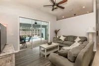 🍹🌞Relaxing Heated Pool!Beautiful Patio,Pet Friendly,Fenced Area, Near Beaches!