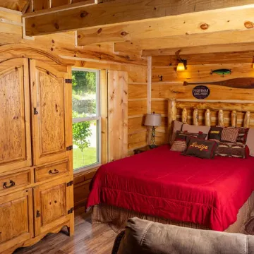 Kayak Cabin w/ Air Purifier