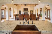 Five en-suite home just a few minutes from downtown Paso Robles