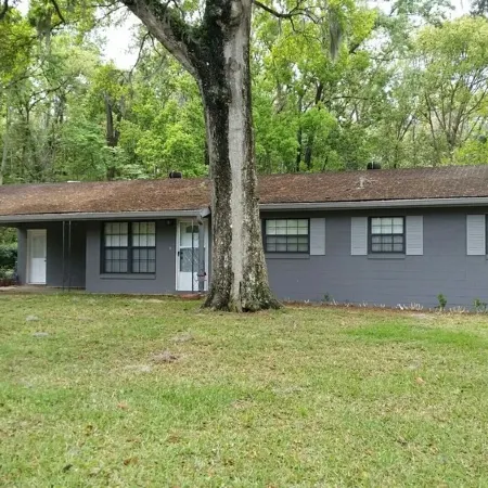 Enjoy a private home in beautiful S.E. Ocala