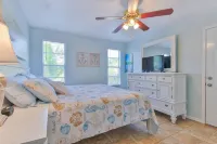 A Lazy River Day & Night 4 Bedrm  w lazy river heated pool! Bikes & Beach Gear!