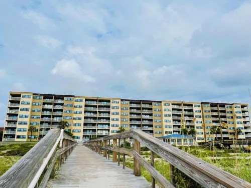 Endless Oceanfront Upper Floor Views of Ocean/Pier from This Wonderful Condo!