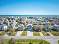 Spacious (multi) Family Home - Walk to Beach and Restaurants - "Cerulean C"