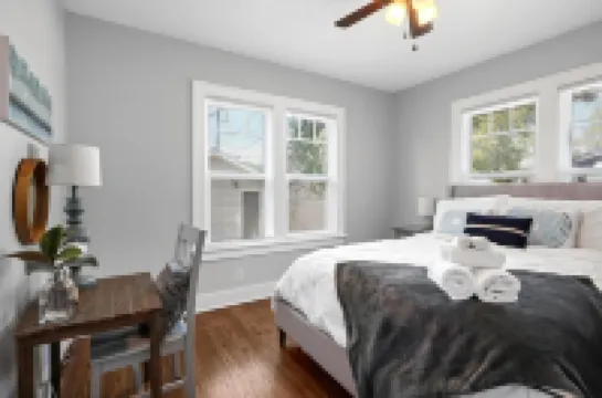 Craftsman Bungalow W/ King Beds & Stocked Kitchen.