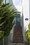 Sunny 1920s Gem – Free Parking, No Chores! - Bungalows