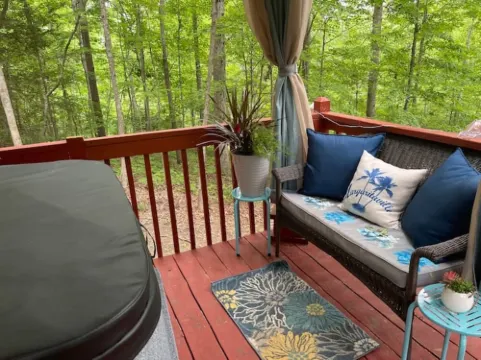 Lake views in fall, sleeps up to 4 with a hot tub.