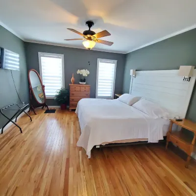 Single level 3 bedroom, fenced yard, central air Hotel a Auburn