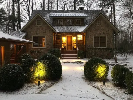 Luxury Mountain Home: Golf, HotTub, Mountains, Lake, and Trillium Club Amenities