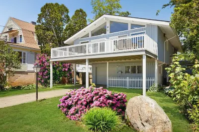 SUNSETS IN OCEAN BEACH PARK: 6 QUEEN BEDS W/ 1MIL DOLLAR VIEW OF ATLANTIC OCEAN! Hotel dekat New London Harbor Lighthouse
